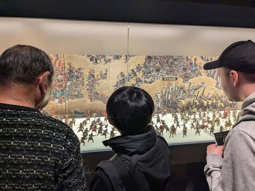 Osaka: Osaka Castle Guided Tour with Local Guide - The stone walls and grounds tell the first story