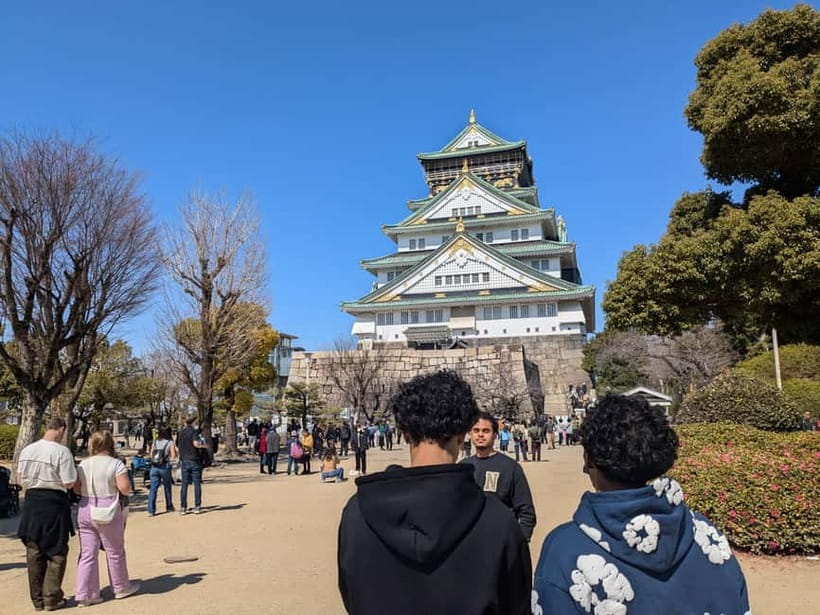 Osaka: Osaka Castle Guided Tour with Local Guide - Samurai weapons, armor, and the politics behind them
