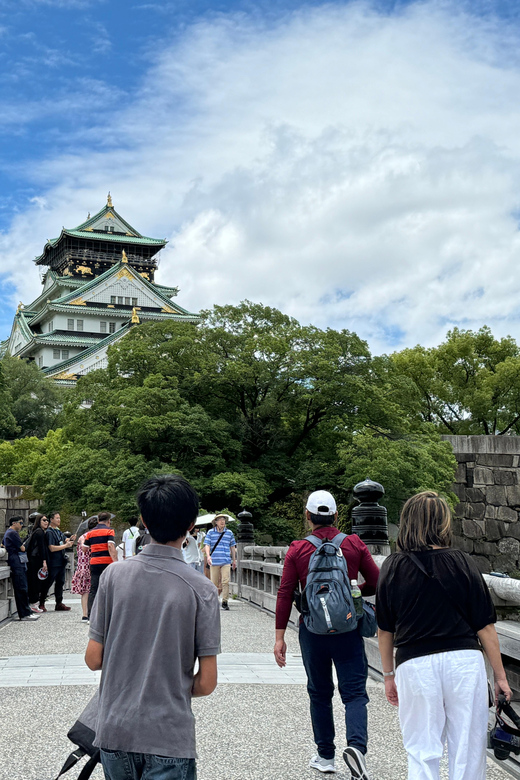 Osaka: Osaka Castle & Historical Museum Guided Tour - What the Guides Add
