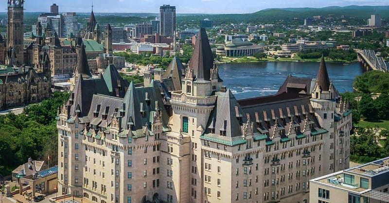 Ottawa: Secrets of the Château Laurier - Guided Hotel Tour - Meeting the guide in the grand lobby