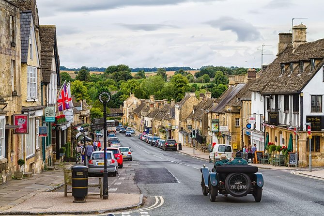 Oxford, Stratford, Cotswolds & Warwick Castle Tour from London - Guides, languages, and group size