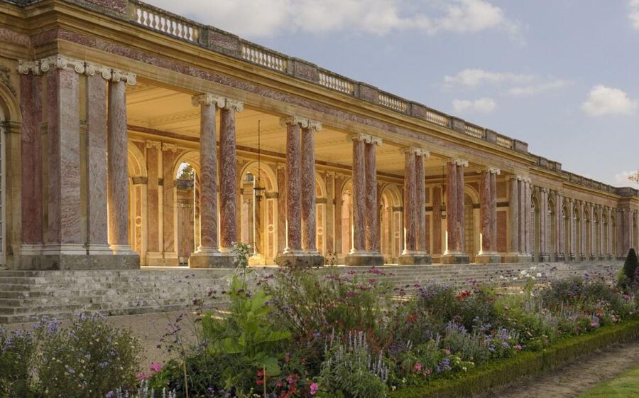 PARIS: Private transfer Château Versailles van 7 people 4H - Returning to Paris with a planned vehicle