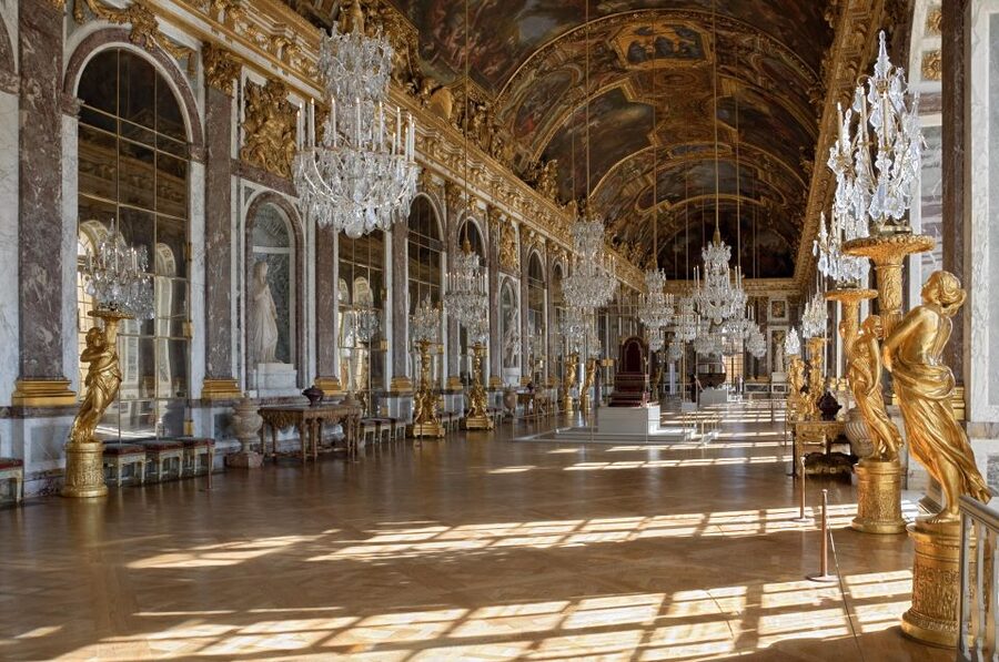 PARIS: Private transfer Château Versailles van 7 people 4H - What the $397 group price really means