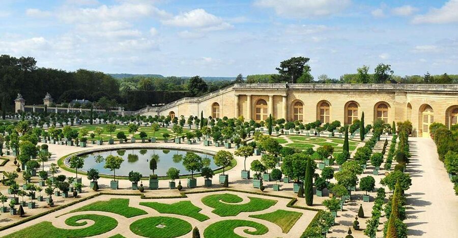 PARIS: Private transfer Château Versailles van 7 people 4H - The major concern: reliability