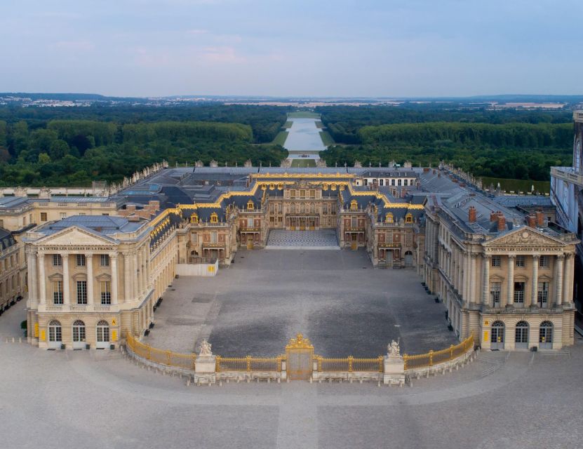 PARIS: Private transfer Château Versailles van 7 people 4H - Practical planning for a smoother day