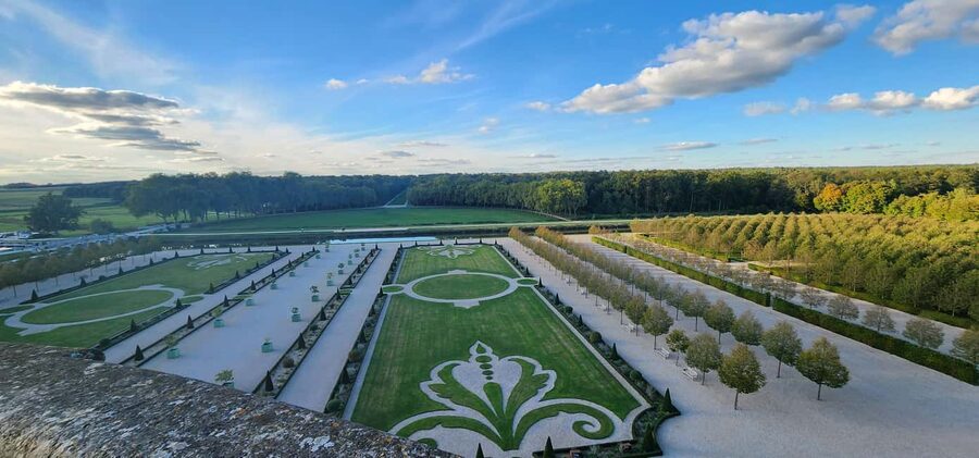 Paris to Loire Valley Castles Chambord & Chenonceau -DayTrip - Optional food, tasting, and shopping at Chenonceau