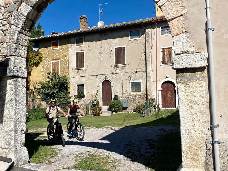 Pastrengo: e-bike tour and wine tasting in the Castle - Guides who add more than directions