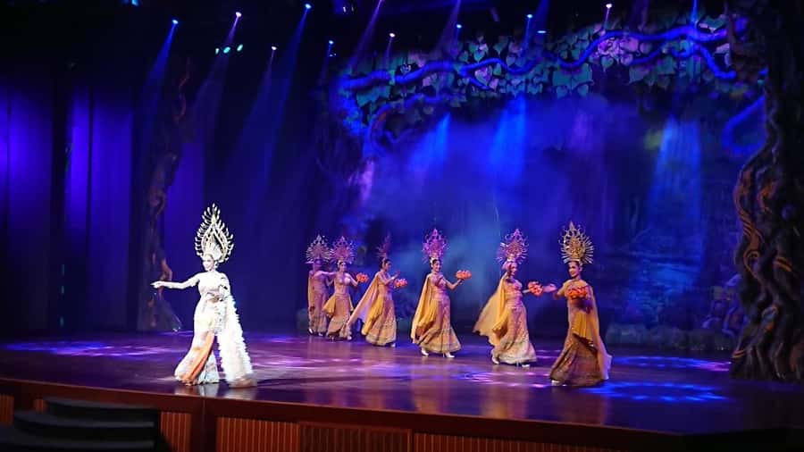 Pattaya: Alcazar Cabaret Show VIP Seat with Private Transfer - What the Alcazar Show Is Like