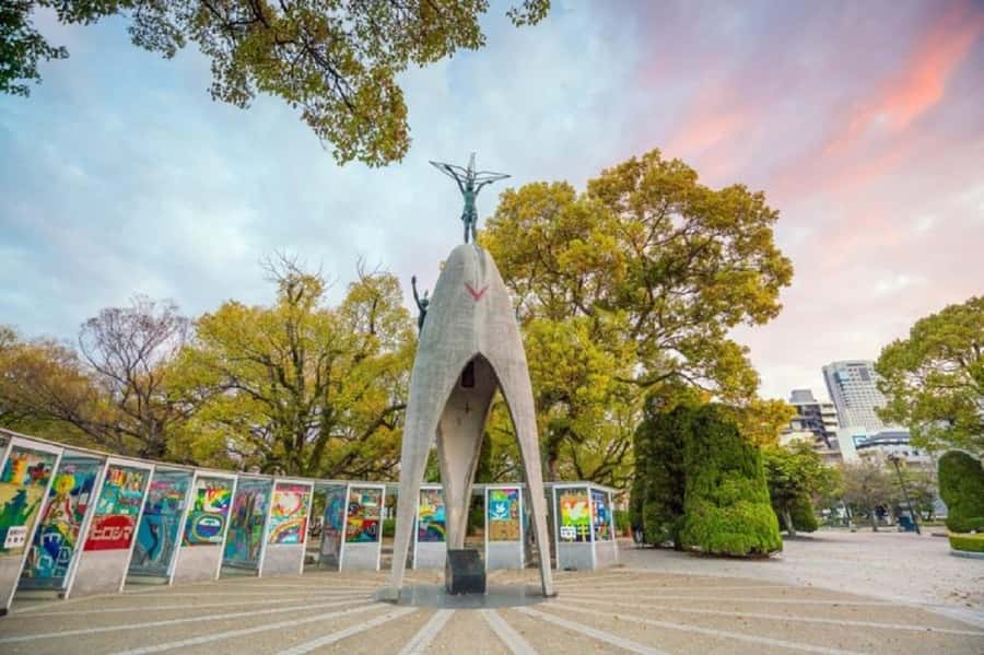 Peace Memorial Park, Hiroshima Castle, & Garden Private Tour - What the $82 price includes