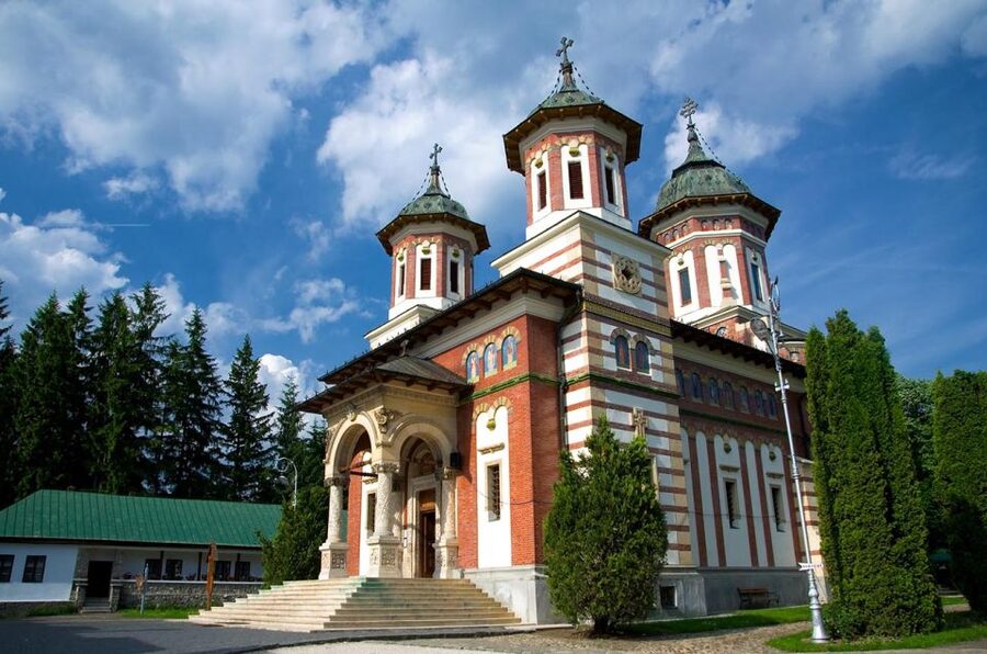 Peles & Cantacuzino Castles: Gourmet Wine & Cultural trip - Three Romanian wines with cheese and local foods