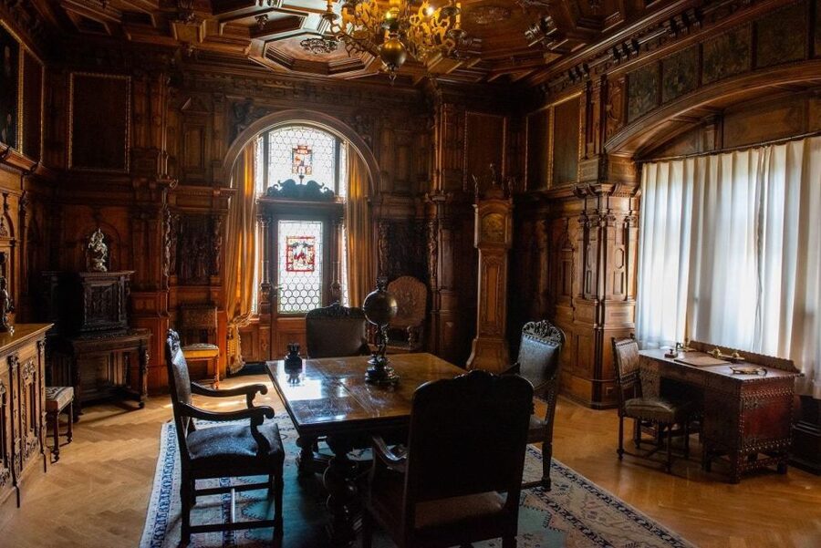 Peles Castle & Wine Tasting Tour - Full-Day from Bucharest - Who should book this experience