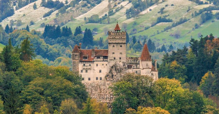 Peles, Dracula's Castles & Brasov: Private Day Trip & Pickup - Crossing into Transylvania and reaching Bran