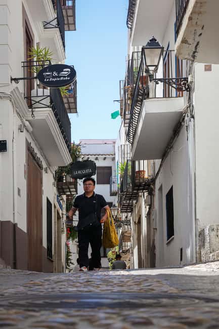 Peñíscola Day Tour: Game of Thrones, Castle Lunch, & Beach Time - Lunch inside the castle, with costs checked first
