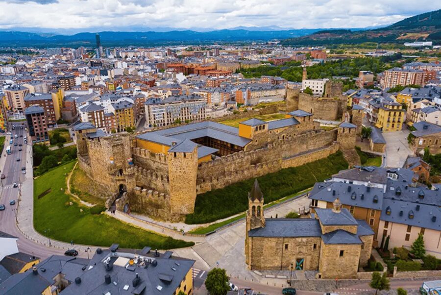 Ponferrada: Castle of the Templars Entry and Guided Tour - Key points at a glance