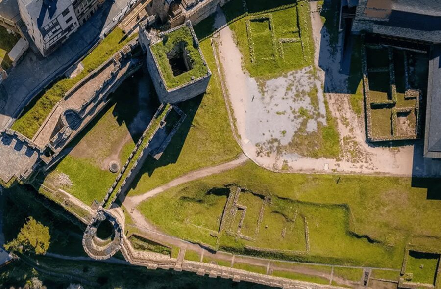 Ponferrada: Castle of the Templars Entry and Guided Tour - Walking through Templar territory