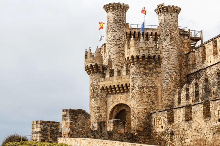 Ponferrada: Castle of the Templars Entry and Guided Tour - Spanish guide and language considerations
