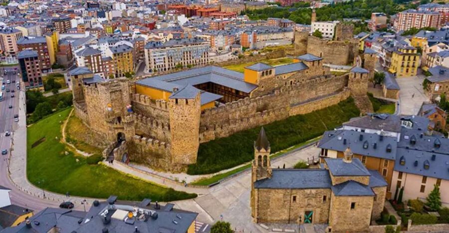 Ponferrada: Castle of the Templars Entry and Guided Tour - Timing, meeting details, and flexibility