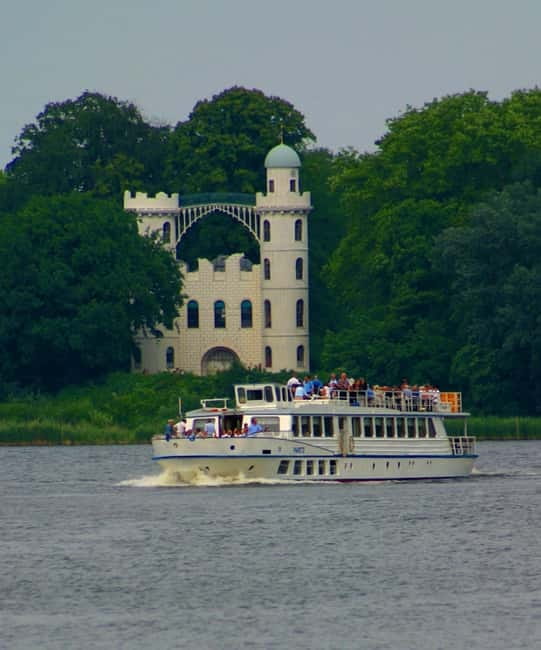 Potsdam: The evening Wannsee tour. Castles, parks, and villas. - Why this Potsdam cruise works so well