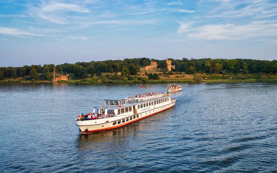 Potsdam: The evening Wannsee tour. Castles, parks, and villas. - Griebnitzsee and the villas linked to 1945
