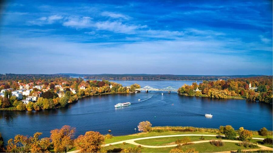 Potsdam: The evening Wannsee tour. Castles, parks, and villas. - Starting at Potsdam Harbor and Babelsberg Park