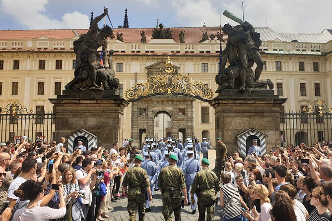 Prague: 1-Hour Castle Tour With Fast-GET Admission Ticket - St. Vitus Cathedral is the visual centerpiece