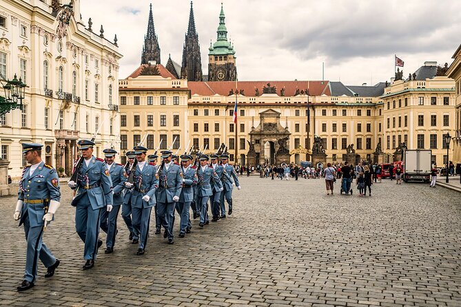 Prague: 1-Hour Castle Tour With Fast-GET Admission Ticket - Hradčany gives the castle a proper setting