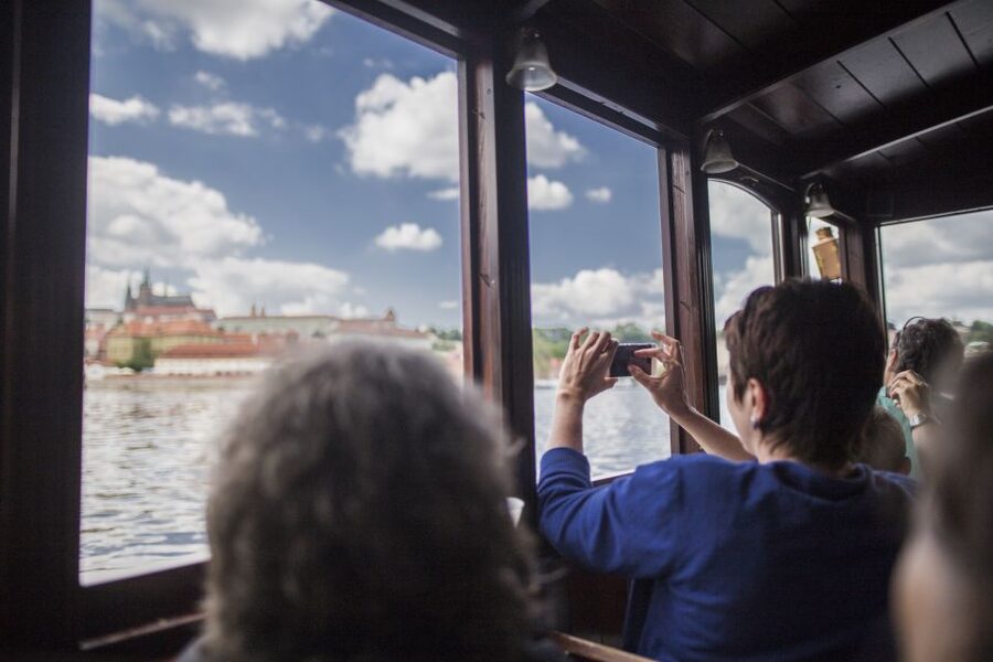 Prague: 3–Hour Castle Grounds Walking Tour and River Cruise - Who should book this Prague tour?