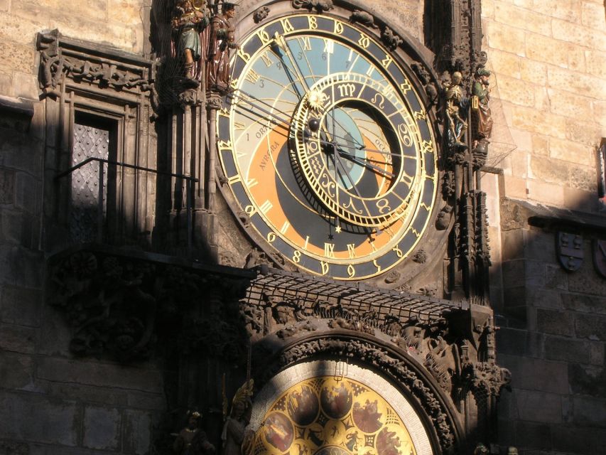 Prague: 3-Hour Old Town and Prague Castle Tour in German - Walking through Josefov and Prague’s Jewish quarter