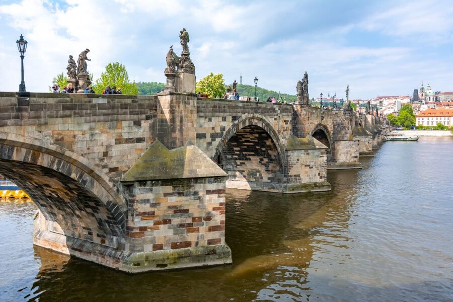 Prague: 3-Hour Old Town and Prague Castle Tour in German - What the guide adds to the experience