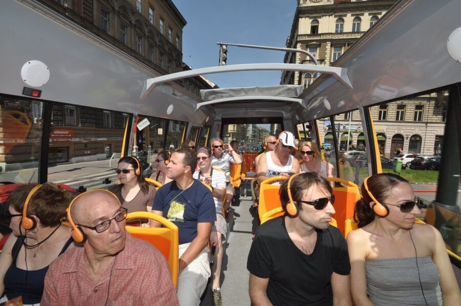 Prague: Big Bus Hop-on Hop-off, Castle Tour and River Cruise - Using the red line to reach Prague Castle