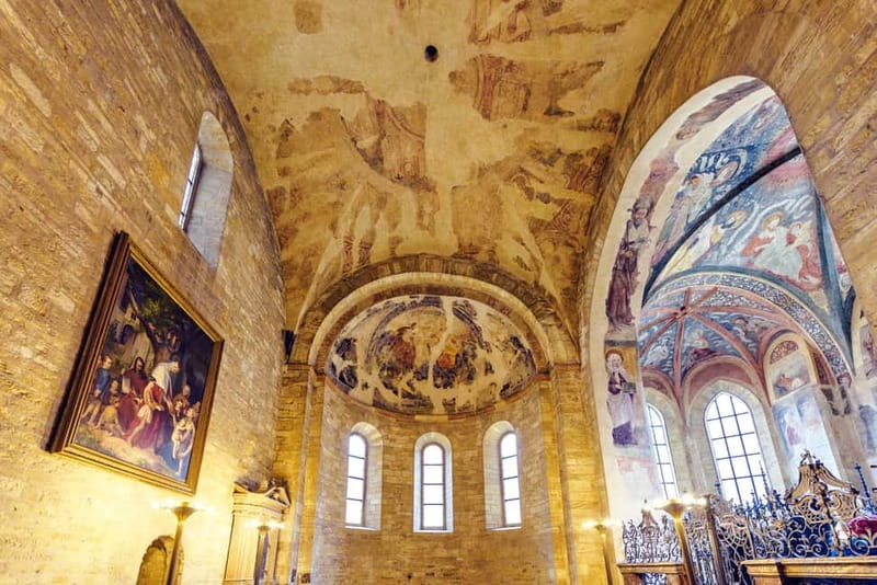 Prague Castle: 1-Hour Introduction Tour with Entry Ticket - Golden Lane and the castle’s smallest buildings