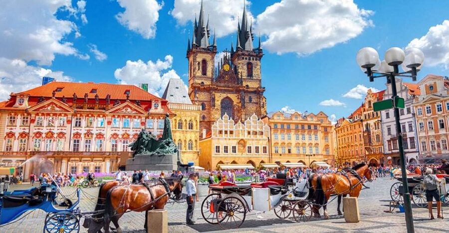 Prague: Castle and Jewish Quarter Tour - Guides, languages, and group size