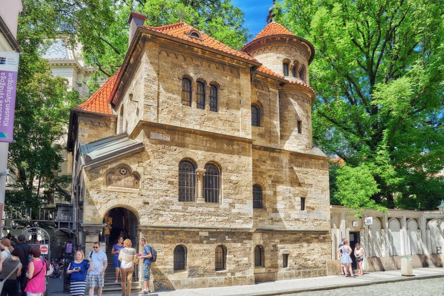 Prague: Castle and Jewish Quarter Tour with Cruise and Lunch - Who should book this Prague tour?