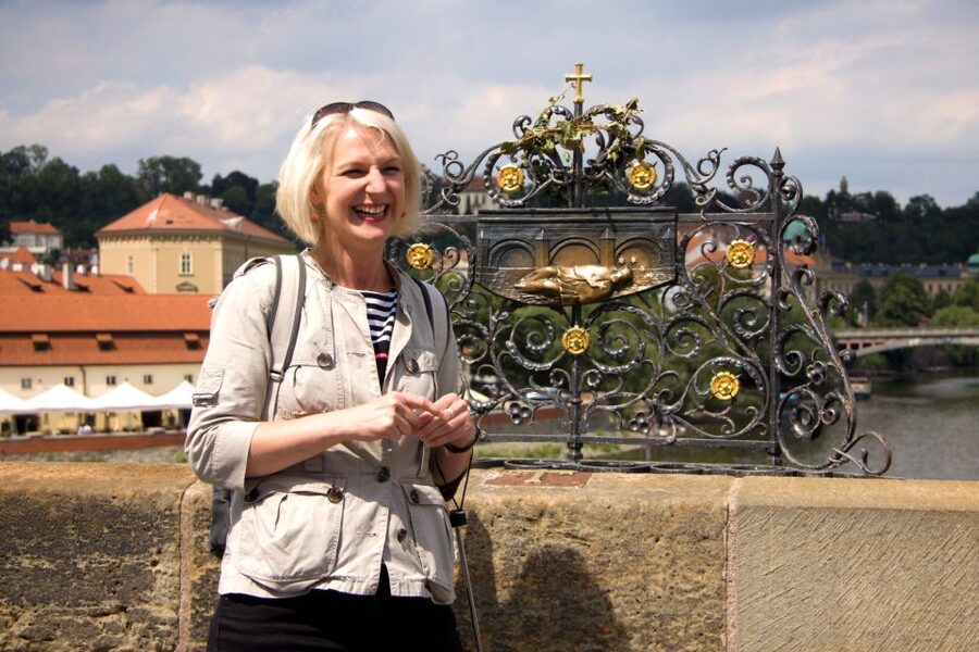 Prague: Castle and Jewish Quarter Tour with Cruise and Lunch - A six-hour introduction to Prague