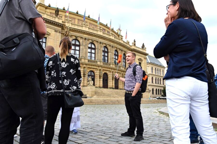 Prague: Castle and Jewish Quarter Tour with Cruise and Lunch - Starting at Charles IV and crossing into Lesser Town