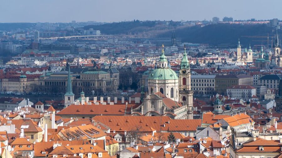 Prague: Castle Grounds & Highlights Walking Tour small-group - Guides make the difference