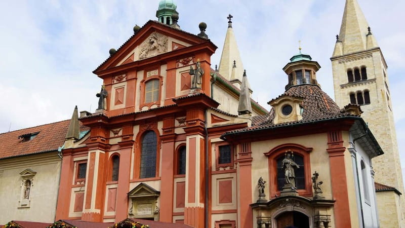 Prague Castle Interiors: Small-Group Tour with Local Guide - The 15-minute café and toilet break