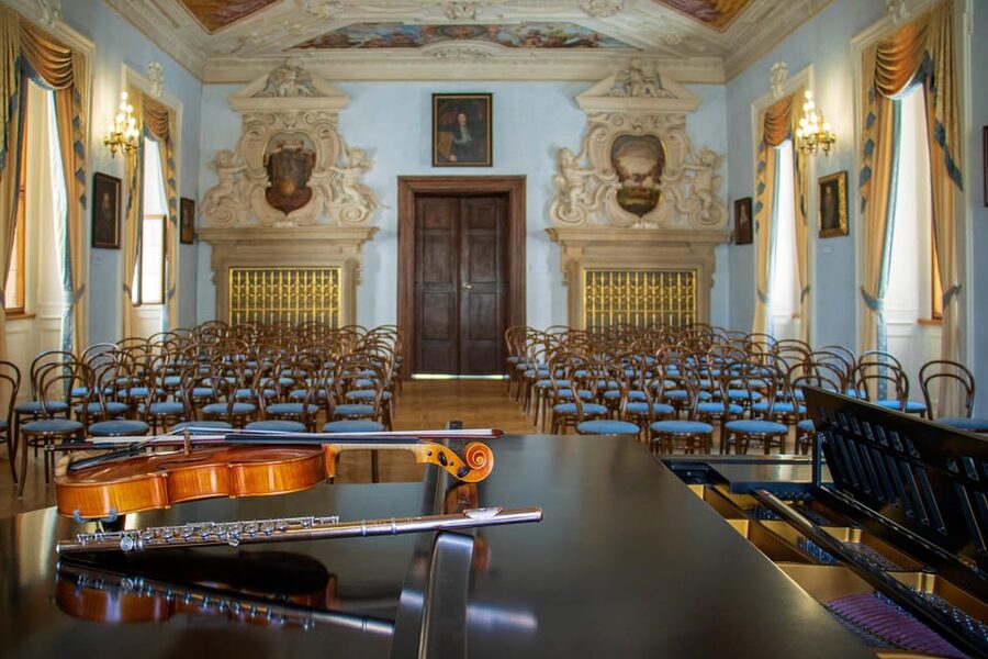 Prague Castle: Midday Classical Concert at Lobkowicz Palace - Who will enjoy this Lobkowicz Palace concert?