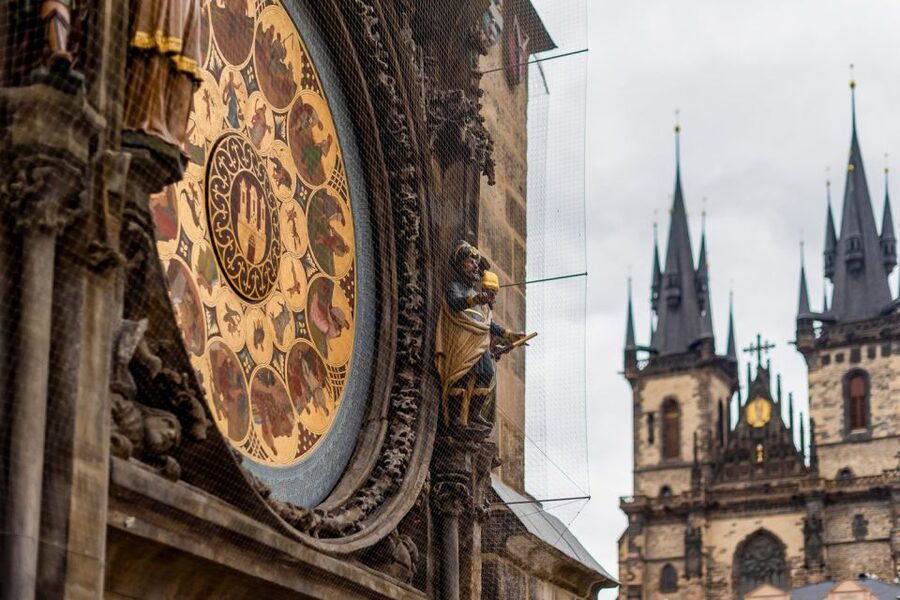 Prague: Castle, National Museum & Town Hall Tickets & Audio - How the two-day plan works