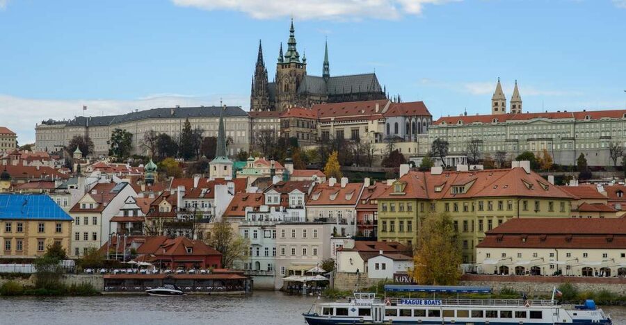 Prague Castle Tour With Tickets - Why Prague Castle works best with a guide