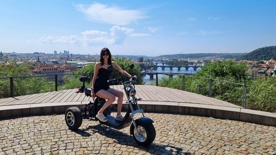 Prague: Castle Viewpoints & Charles Bridge Trike Tour - Key points at a glance