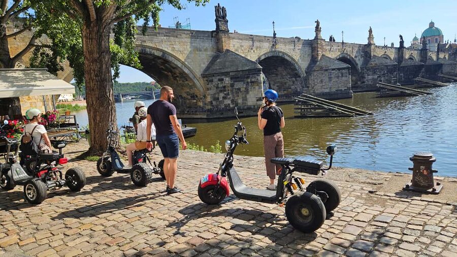 Prague: Castle Viewpoints & Charles Bridge Trike Tour - Josefov and Prague’s Jewish quarter