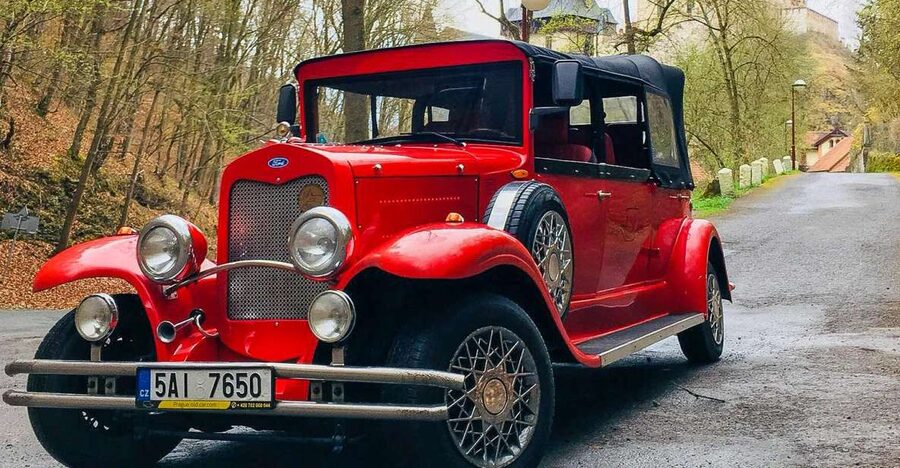 Prague: Fairytale Karlstejn Castle in Retro-Style Car - The retro car is part of the experience