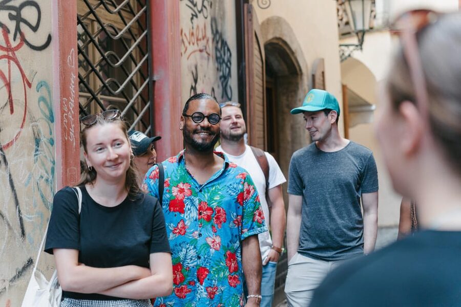 Prague: Full-Day Old Town, River Cruise & Prague Castle Tour - The guides are a major part of the value