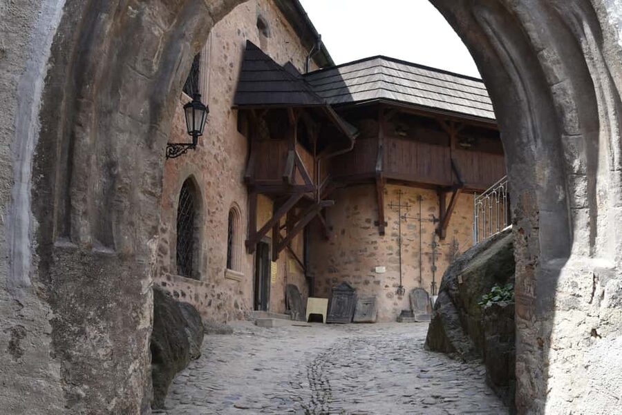Prague: Karlovy Vary & Loket Tour with Hot Springs & Castle - The short transfer to Loket