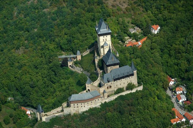 Prague: Karlštejn Castle Guided Tour with Entry Ticket - Why Karlštejn makes a good half-day escape from Prague