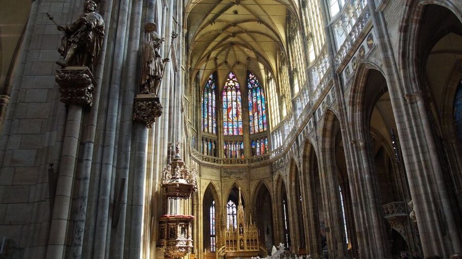 Prague: Prague Castle and Little Quarter Guided Walking Tour - St. Vitus Cathedral and the choice about interiors