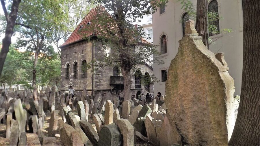 Prague: Prague Castle, Jewish Quarter, Clock Tower Admission - Three of Prague’s great sights in one package