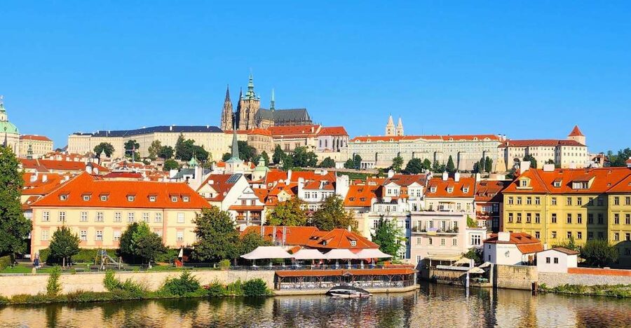 Prague: Prague Castle Private Walking Tour - Golden Lane: a short street with plenty to discuss