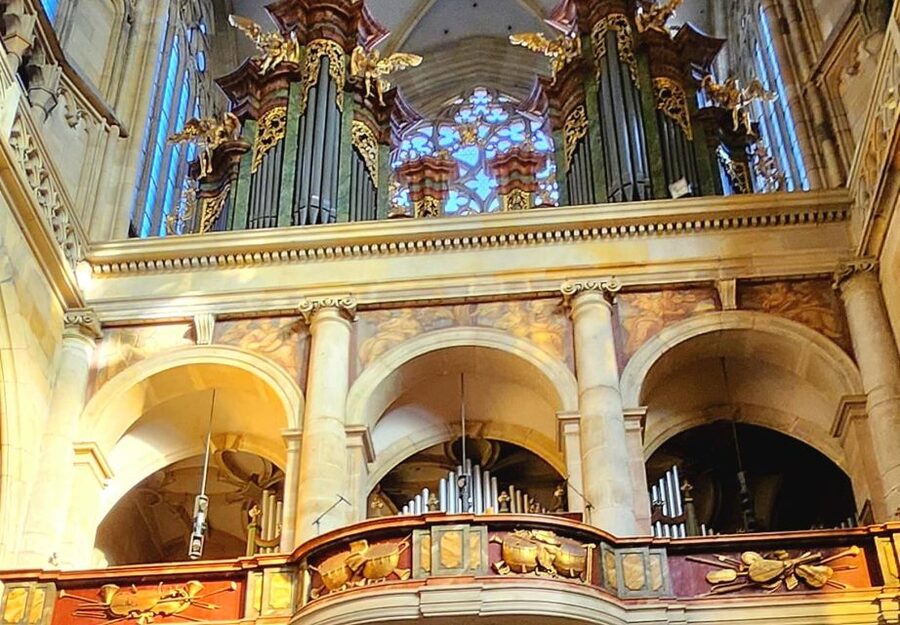 Prague: Prague Castle Private Walking Tour - Meeting at Malostranská and reaching the castle